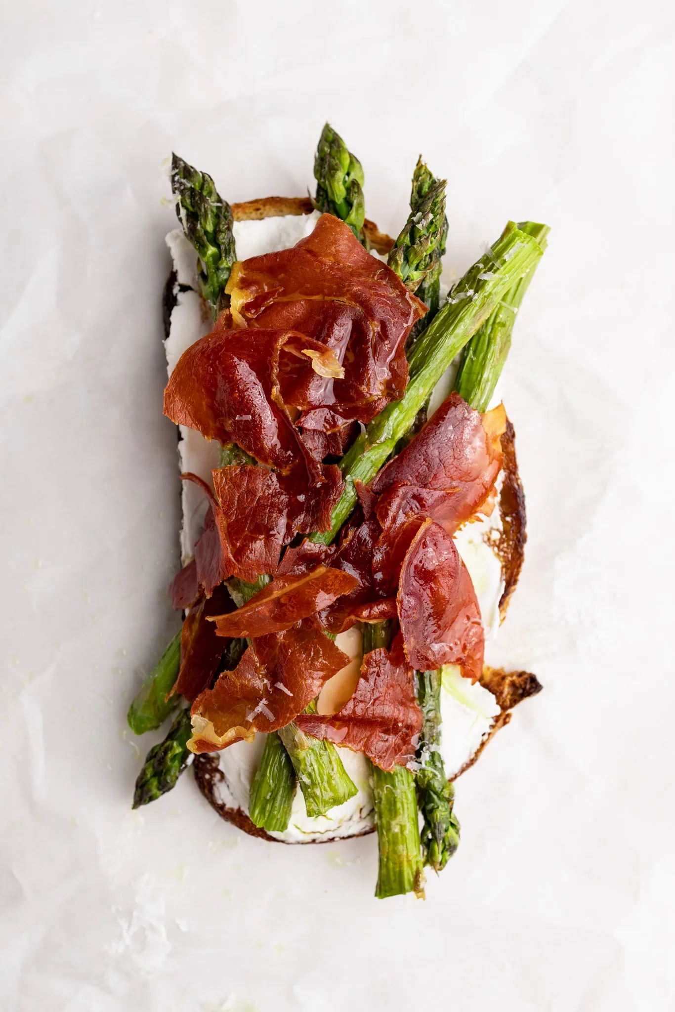 single asparagus and prosciutto toast