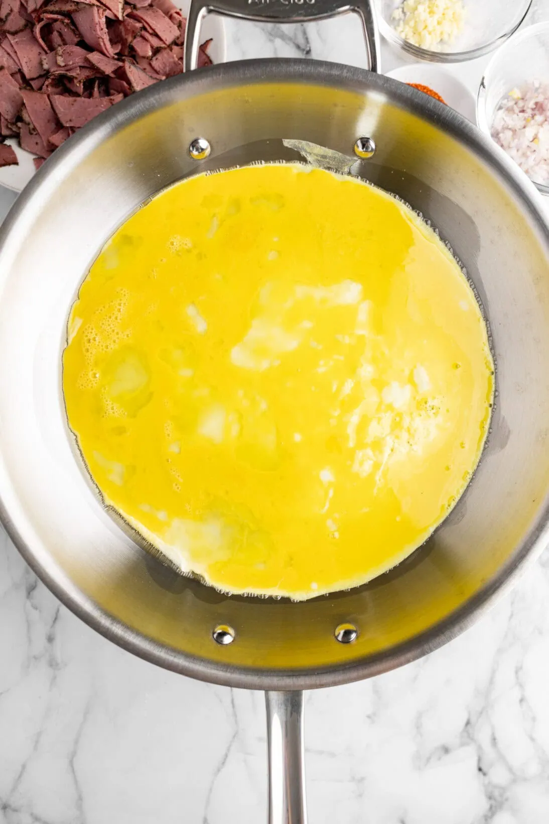 step by step photos: cooking the egg for the rice