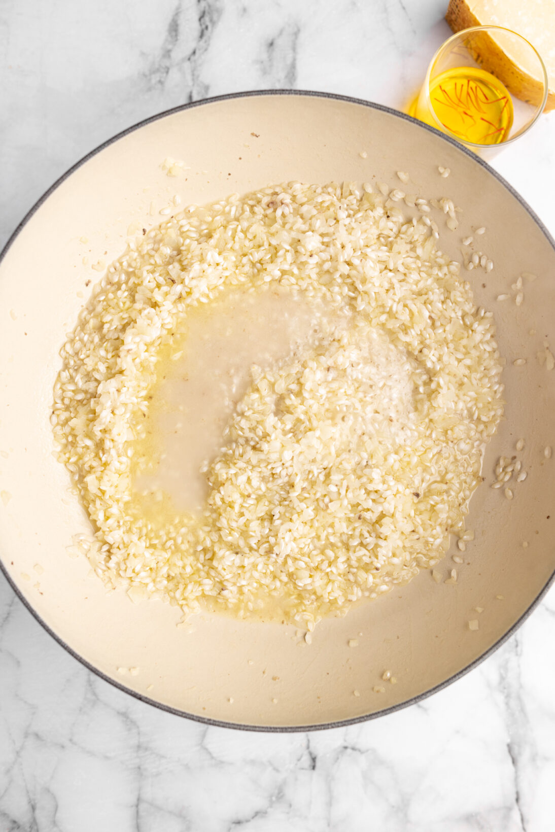 cooking risotto alla milanese - adding the wine to the toasted rice