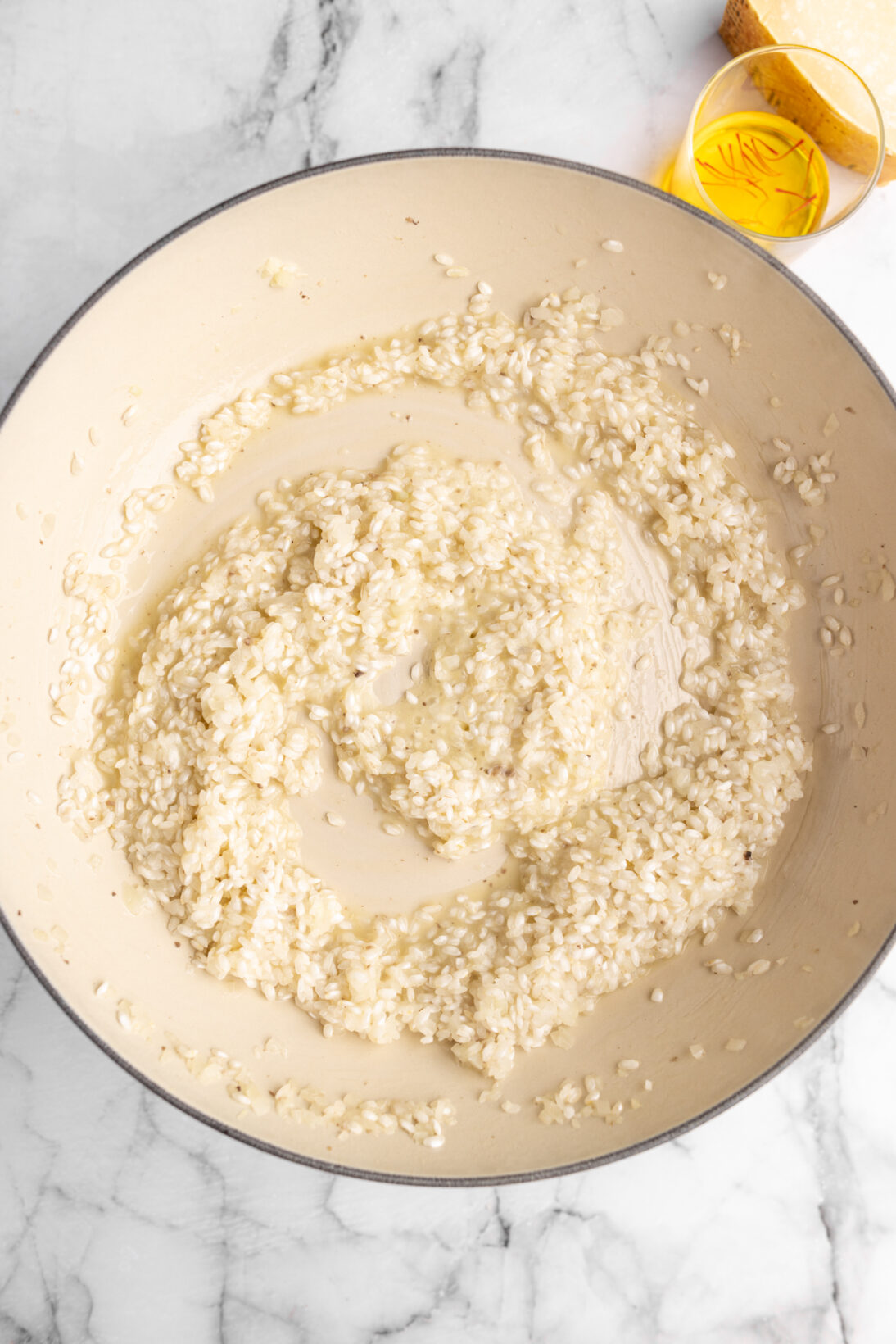 cooking risotto alla milanese - the wine reducing