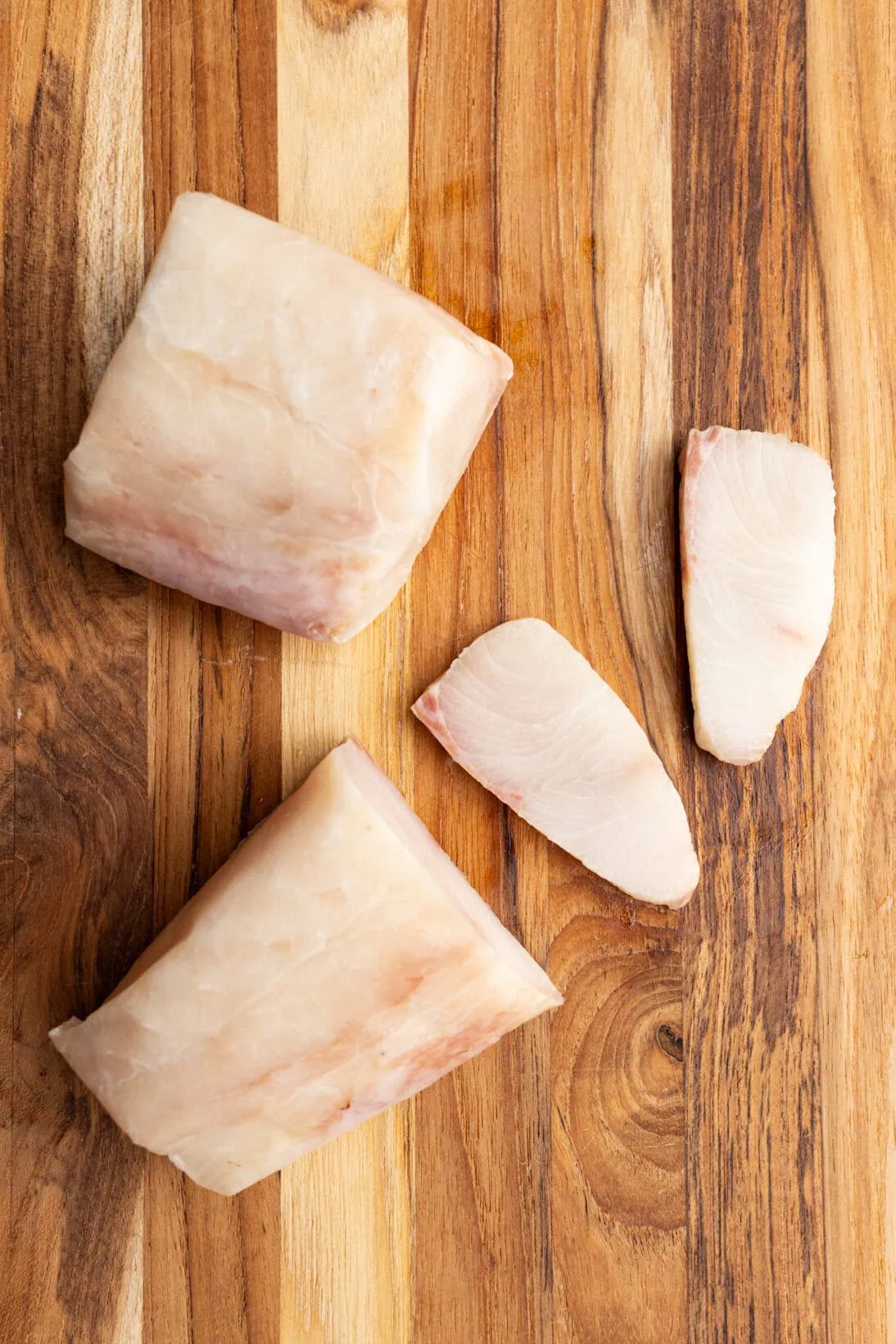 2 blockes and slices of yellow tail