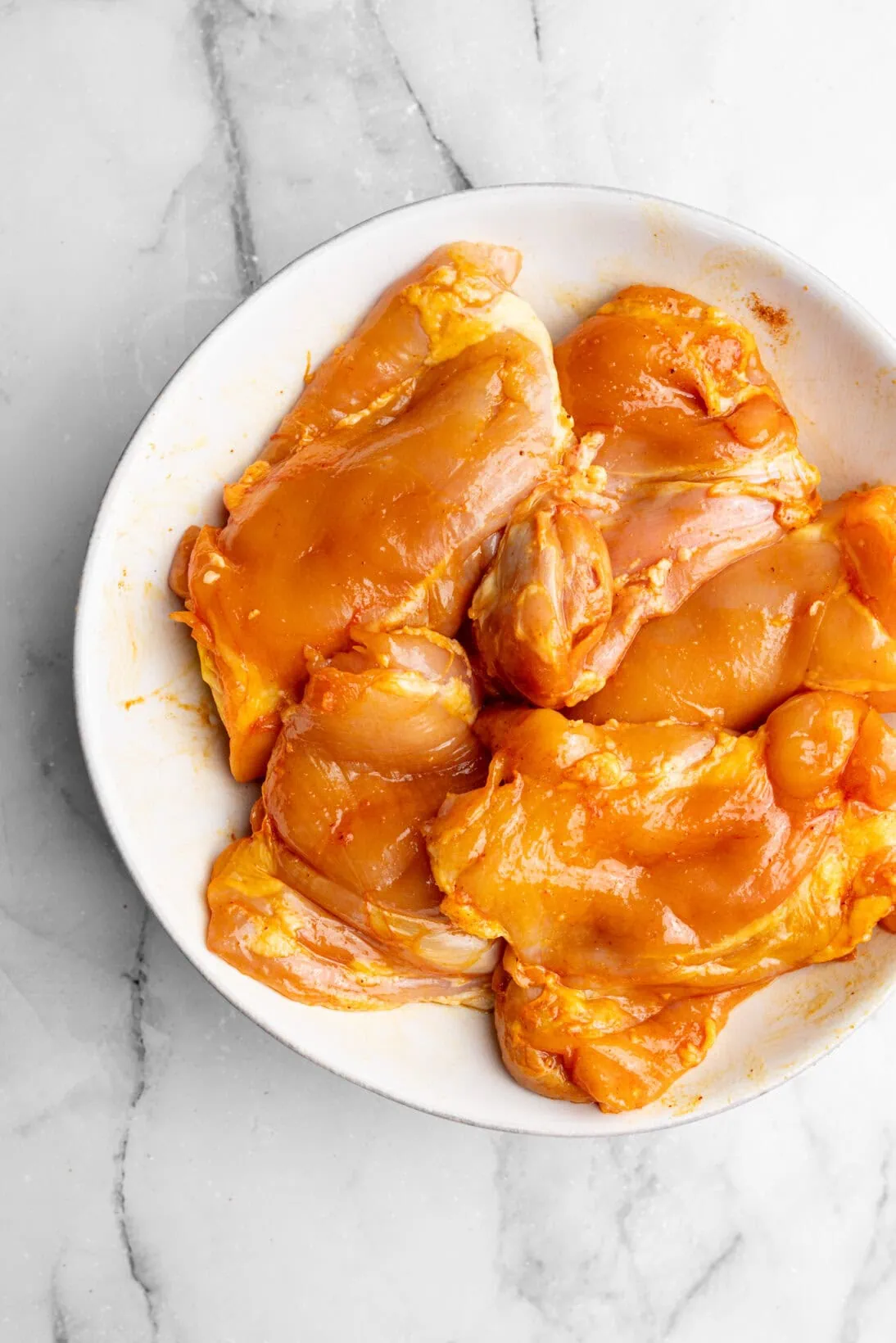 marinating the chicken in sazón