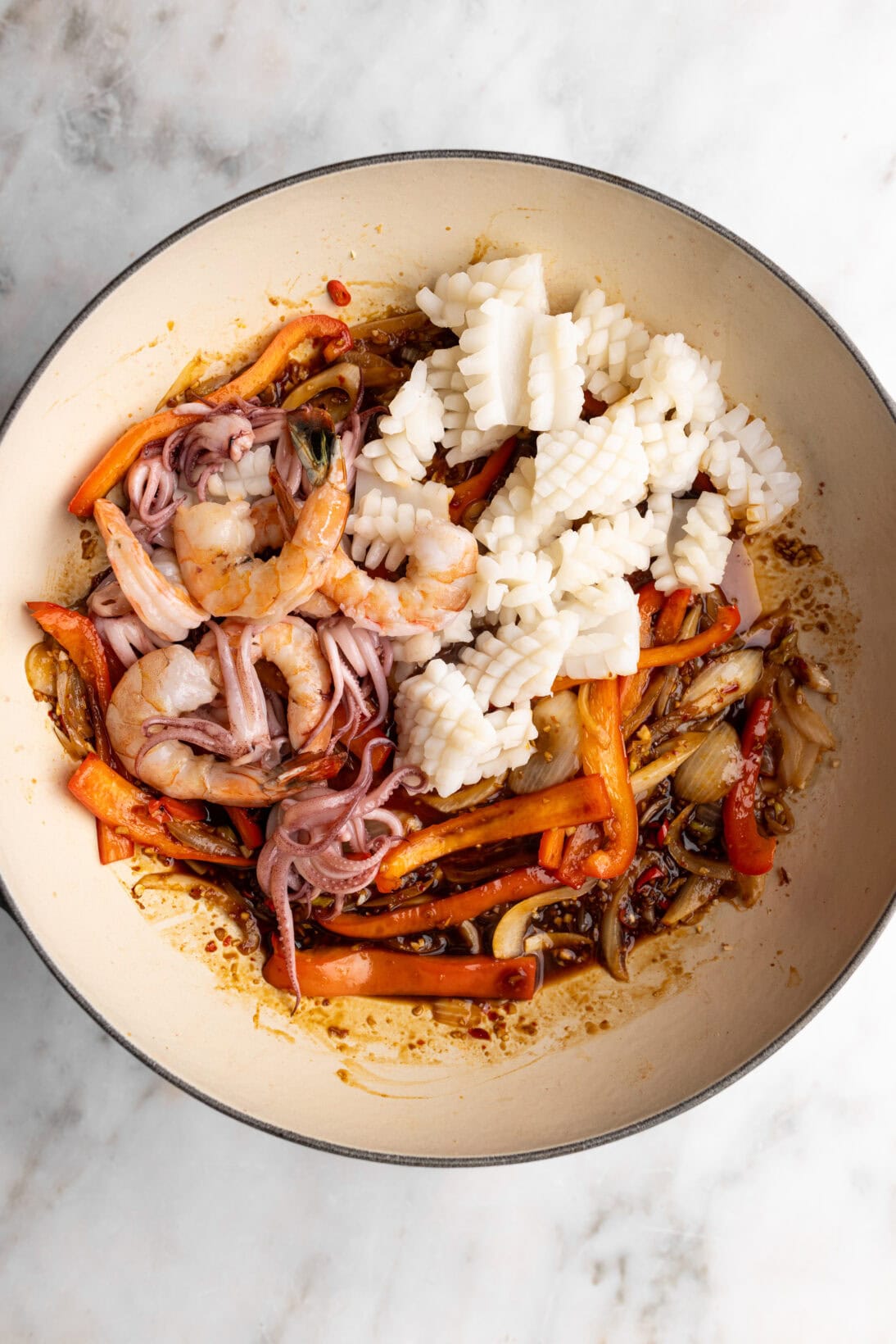 Step by step: added the sauce and seafood.