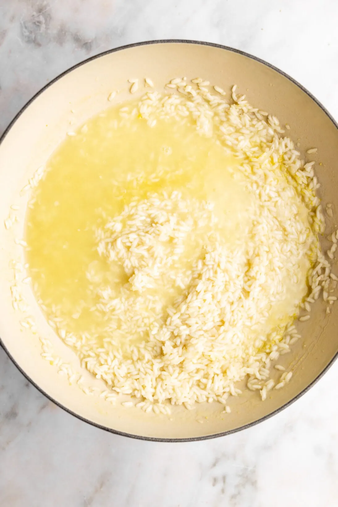 Step by step: adding the broth gradually to cook the risotto.