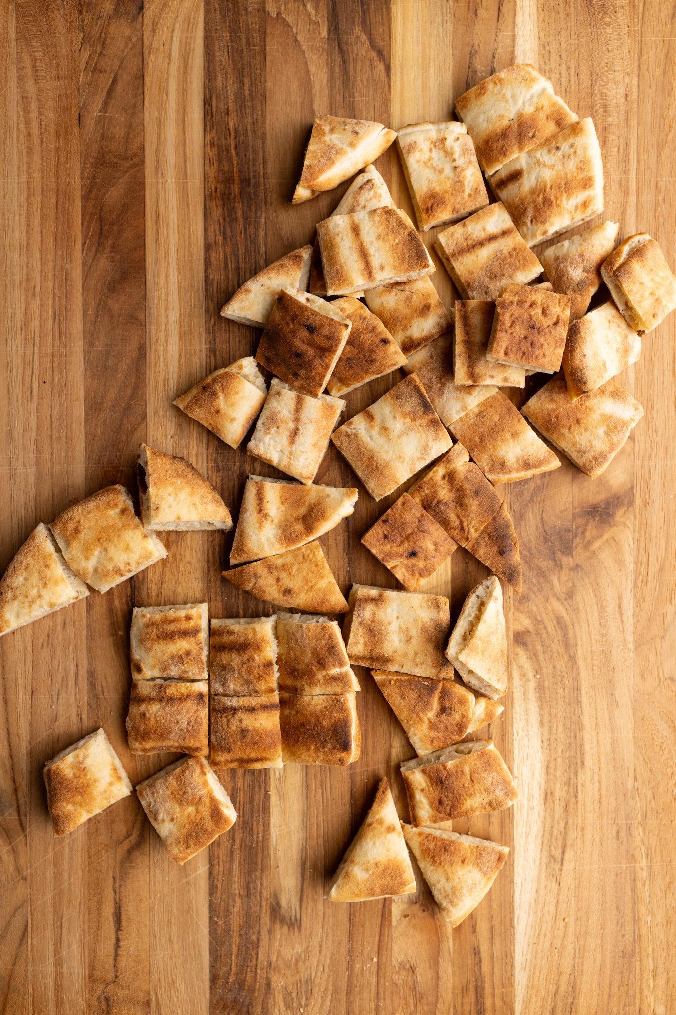 cut up pita bread after grilling